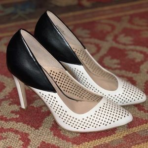 French Connection White/ Black Maya Pumps